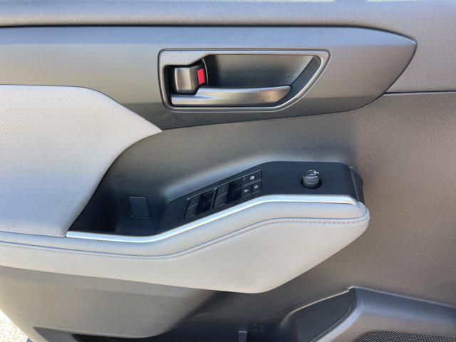 Photo of 2023 Celestial Silver Metallic Toyota Highlander