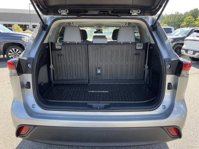 Photo of 2023 Celestial Silver Metallic Toyota Highlander