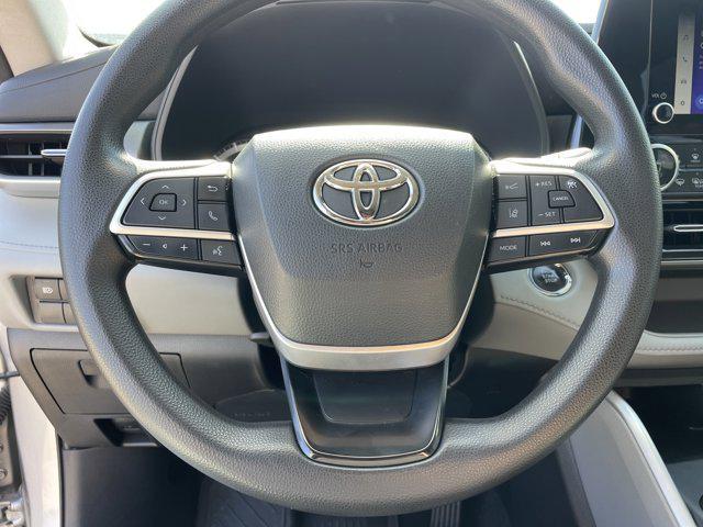 Photo of 2023 Celestial Silver Metallic Toyota Highlander