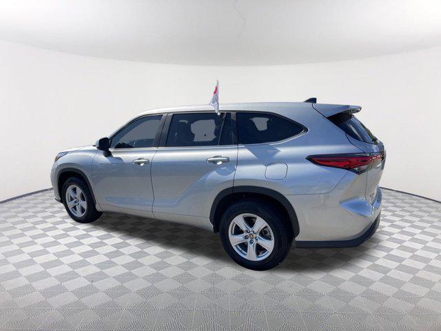 Photo of 2023 Celestial Silver Metallic Toyota Highlander