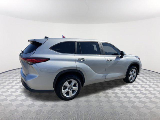Photo of 2023 Celestial Silver Metallic Toyota Highlander
