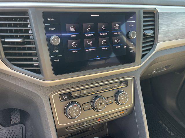 Photo of 2021 Pure White Volkswagen Atlas Cross Sport