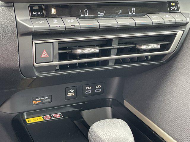 Photo of 2025 Ice Cap Toyota Camry