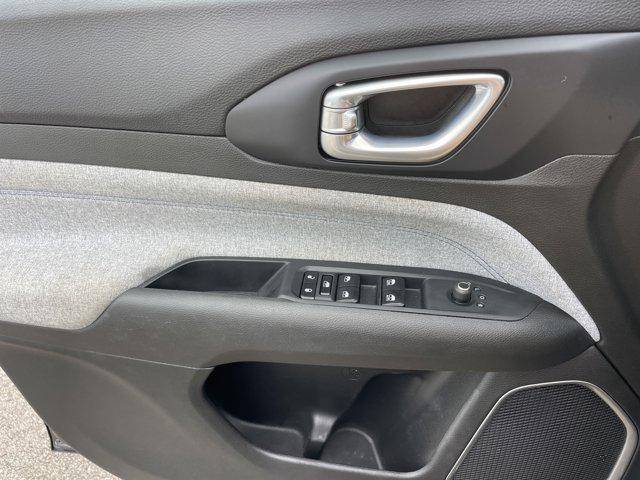 Photo of 2022 Granite Crystal Metallic Clearcoat Jeep Compass