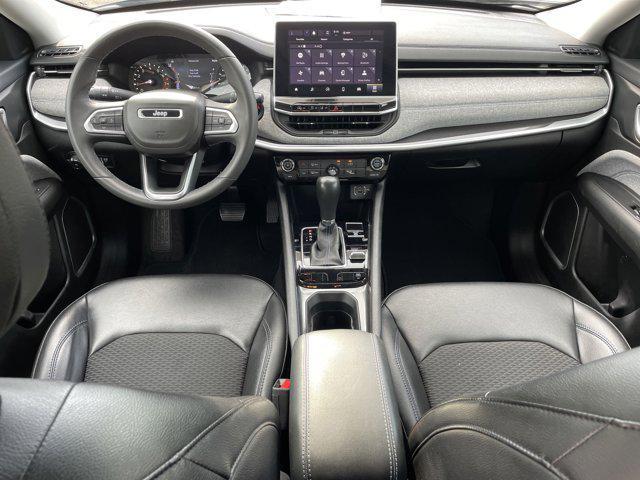 Photo of 2022 Granite Crystal Metallic Clearcoat Jeep Compass