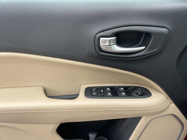 Photo of 2018 Redline Pearlcoat Jeep Compass