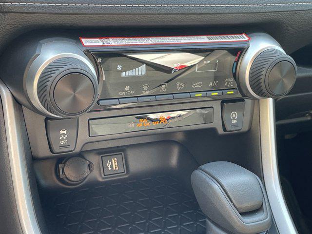 Photo of 2025 Ice Cap Toyota RAV4