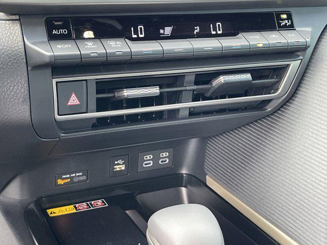 Photo of 2025 Ice Cap Toyota Camry