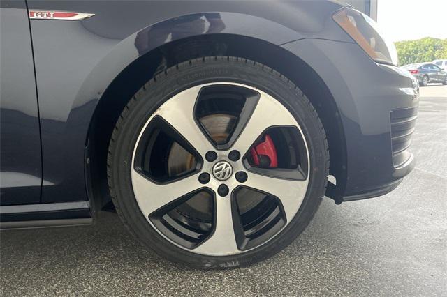 Photo of 2016 Night Blue Metallic Volkswagen Golf GTI
