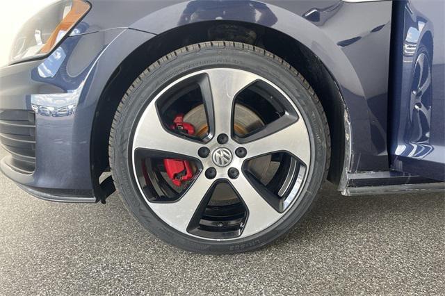 Photo of 2016 Night Blue Metallic Volkswagen Golf GTI