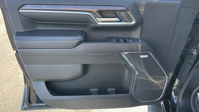 Photo of 2024 Black Chevrolet Silverado 2500