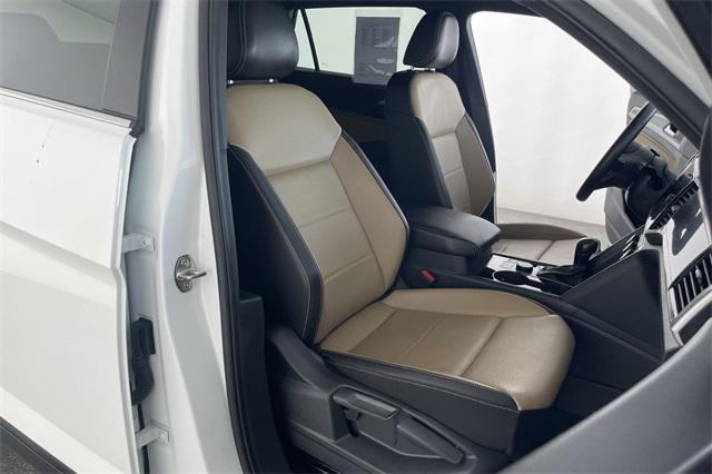 Photo of 2023 Pure White Volkswagen Atlas Cross Sport