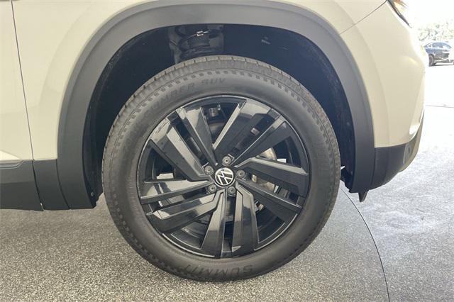 Photo of 2023 Pure White Volkswagen Atlas Cross Sport