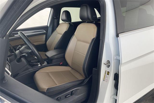 Photo of 2023 Pure White Volkswagen Atlas Cross Sport
