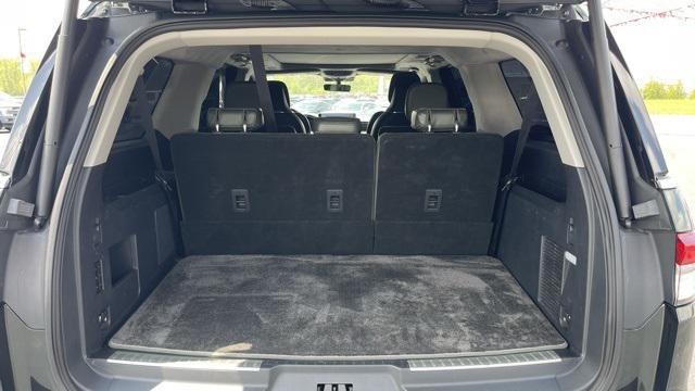 Photo of 2022 MANHANTTAN GREEN MET PREM Lincoln Navigator