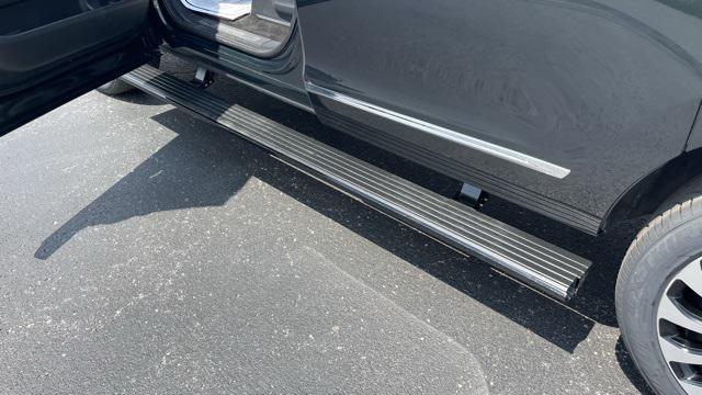 Photo of 2022 MANHANTTAN GREEN MET PREM Lincoln Navigator