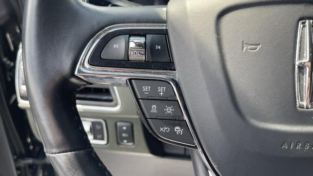 Photo of 2022 MANHANTTAN GREEN MET PREM Lincoln Navigator