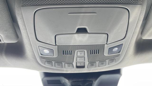 Photo of 2022 MANHANTTAN GREEN MET PREM Lincoln Navigator