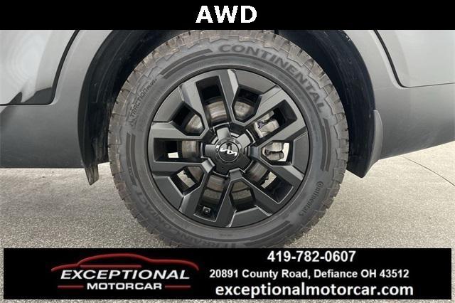 Photo of 2023 Ebony Black Kia Telluride