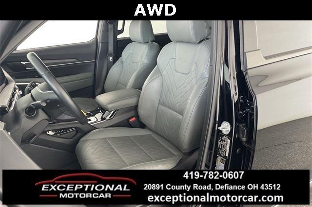 Photo of 2023 Ebony Black Kia Telluride