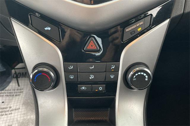 Photo of 2015 Silver Ice Metallic Chevrolet Cruze