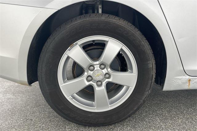 Photo of 2015 Silver Ice Metallic Chevrolet Cruze