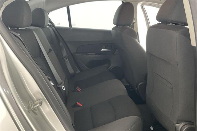 Photo of 2015 Silver Ice Metallic Chevrolet Cruze