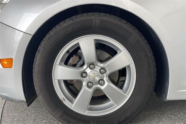 Photo of 2015 Silver Ice Metallic Chevrolet Cruze