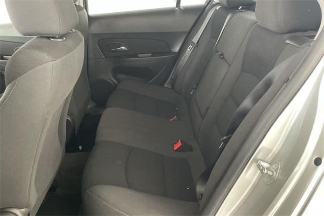 Photo of 2015 Silver Ice Metallic Chevrolet Cruze