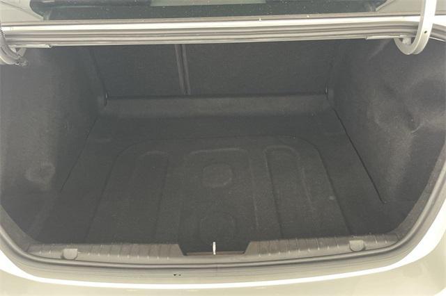 Photo of 2015 Silver Ice Metallic Chevrolet Cruze