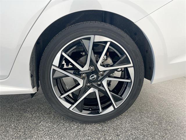 Photo of 2024 Aspen White Tricoat/Super Black Nissan Sentra