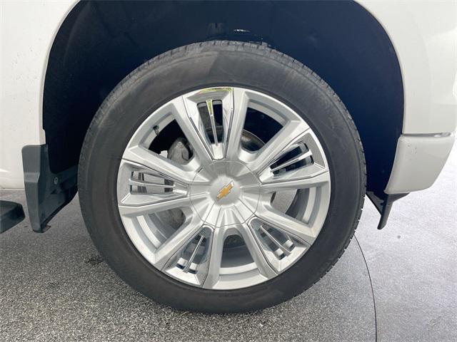 Photo of 2023 Pearl Chevrolet Silverado 1500