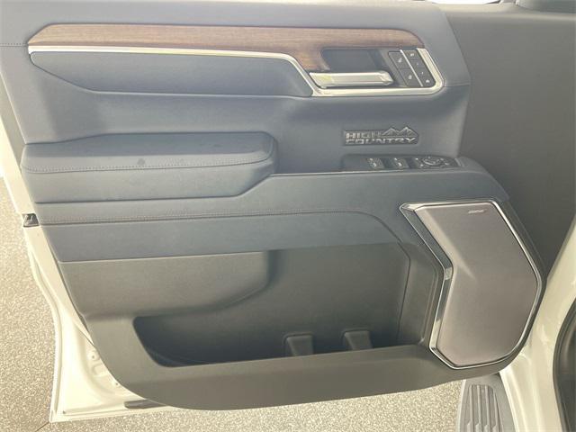 Photo of 2023 Pearl Chevrolet Silverado 1500