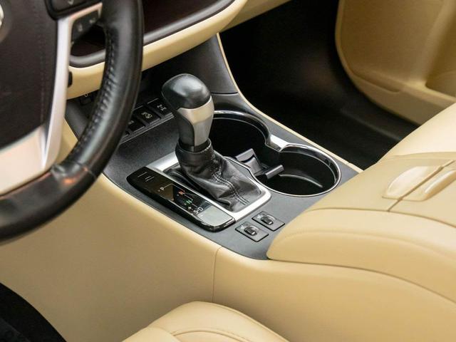 Photo of 2018 Blizzard Pearl Toyota Highlander
