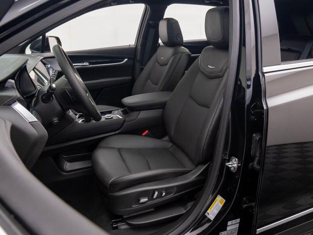 Photo of 2025 Stellar Black Metallic Cadillac XT5