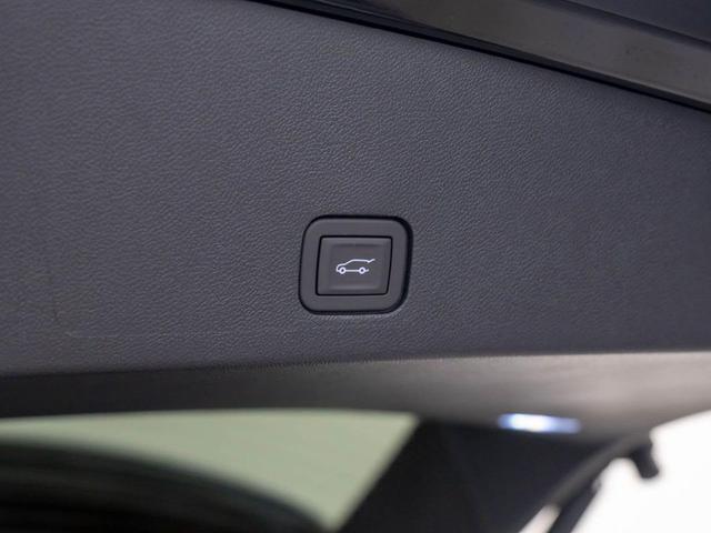 Photo of 2025 Stellar Black Metallic Cadillac XT6