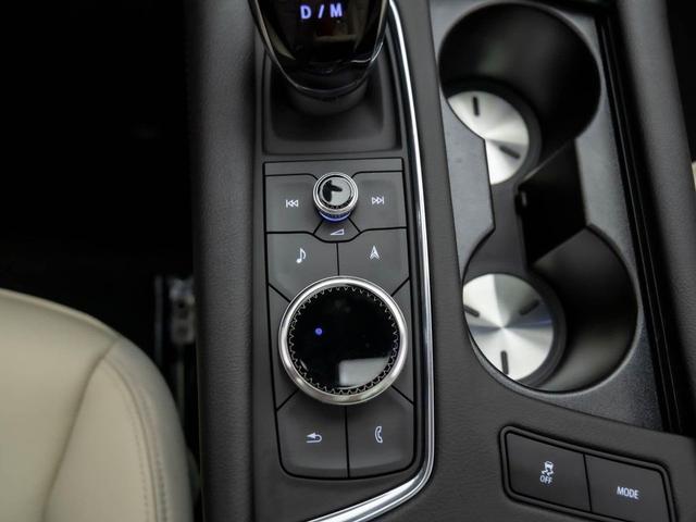 Photo of 2025 Stellar Black Metallic Cadillac XT6