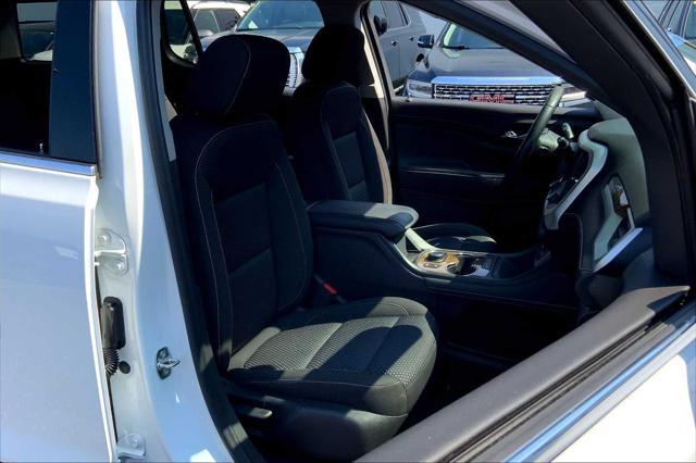 Photo of 2022 Summit White GMC Acadia