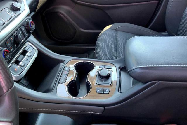 Photo of 2022 Summit White GMC Acadia