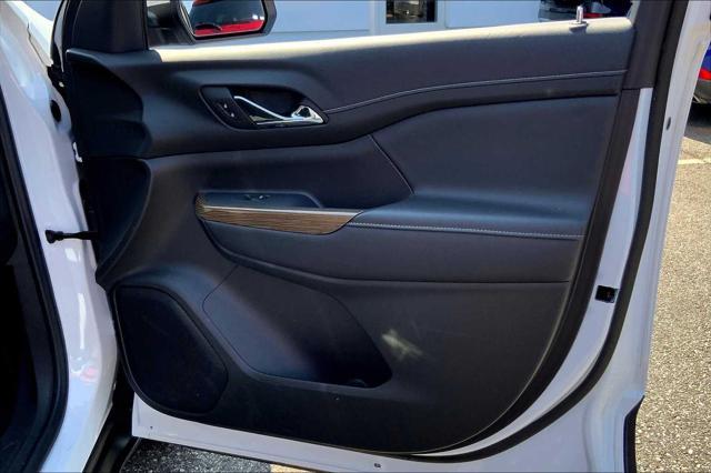 Photo of 2022 Summit White GMC Acadia