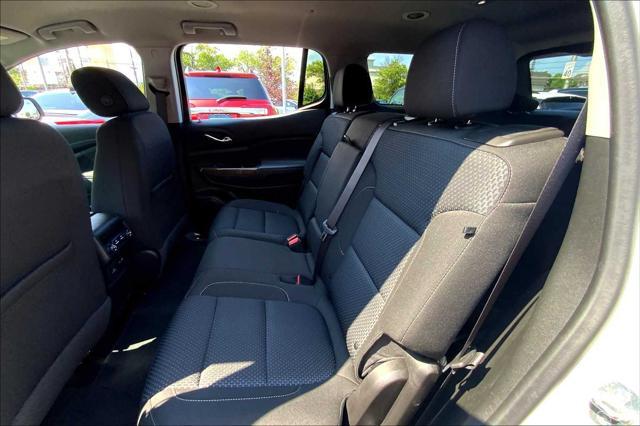 Photo of 2022 Summit White GMC Acadia