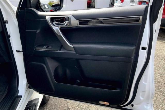Photo of 2023 Eminent White Pearl Lexus GX 460