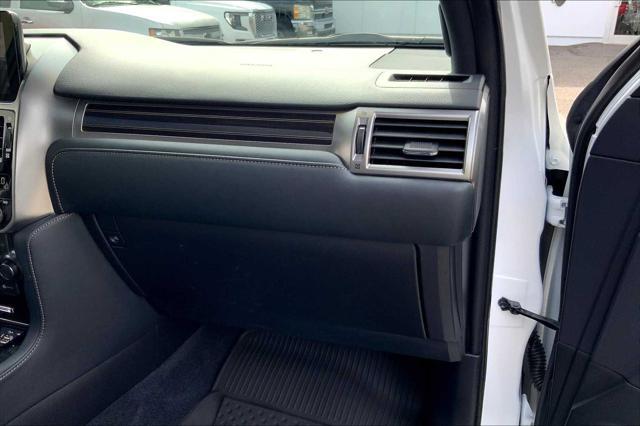 Photo of 2023 Eminent White Pearl Lexus GX 460