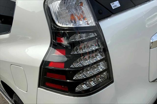 Photo of 2023 Eminent White Pearl Lexus GX 460