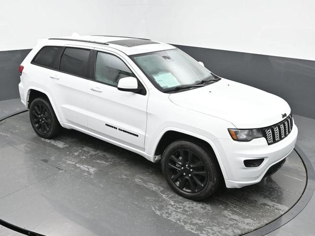 Photo of 2020 Bright White Clearcoat Jeep Grand Cherokee