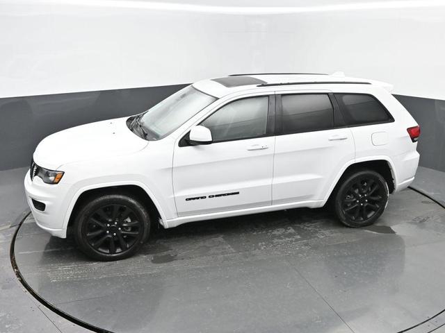 Photo of 2020 Bright White Clearcoat Jeep Grand Cherokee