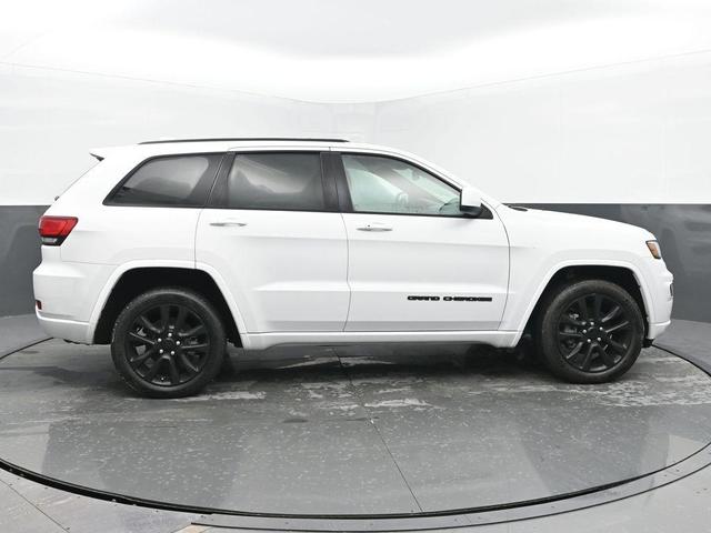 Photo of 2020 Bright White Clearcoat Jeep Grand Cherokee