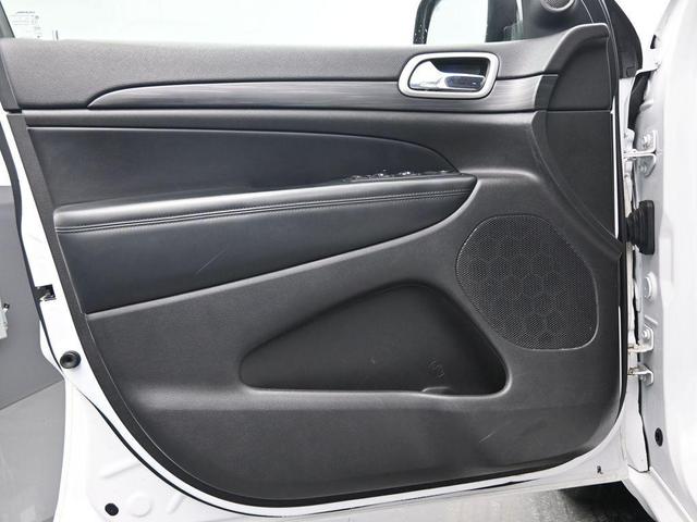 Photo of 2020 Bright White Clearcoat Jeep Grand Cherokee