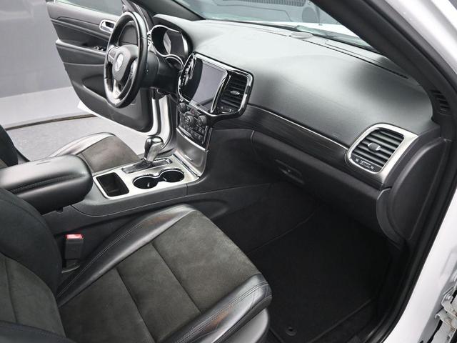 Photo of 2020 Bright White Clearcoat Jeep Grand Cherokee