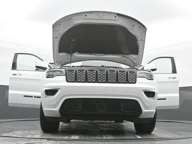 Photo of 2020 Bright White Clearcoat Jeep Grand Cherokee